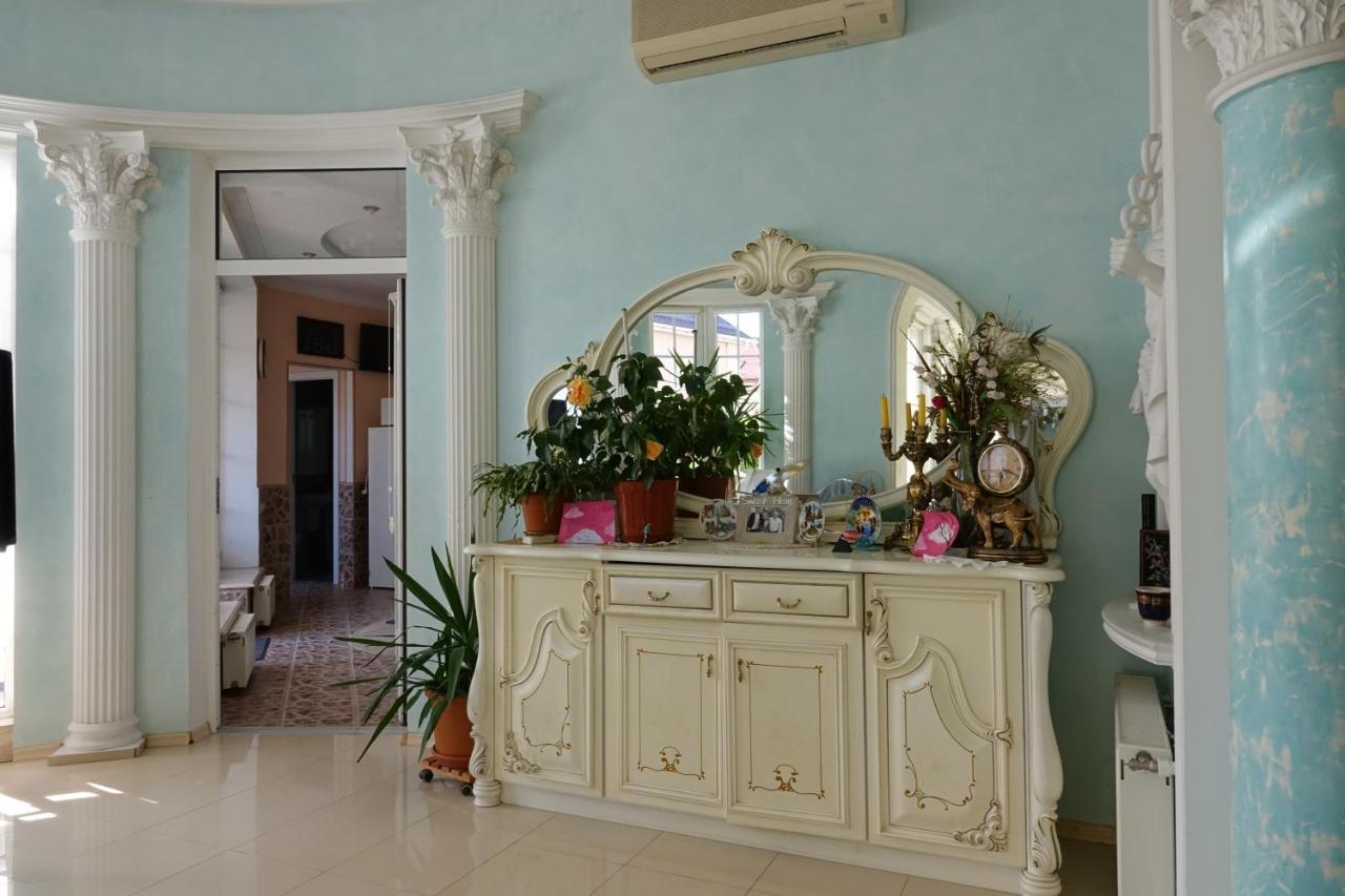 White House Apartments Odessa Extérieur photo