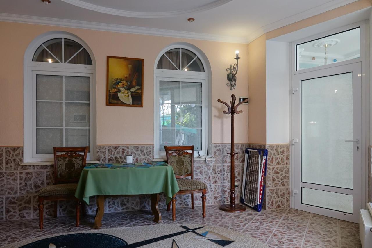 White House Apartments Odessa Extérieur photo