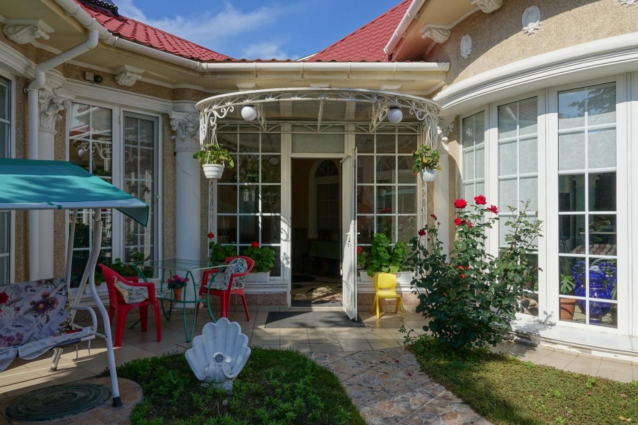 White House Apartments Odessa Extérieur photo