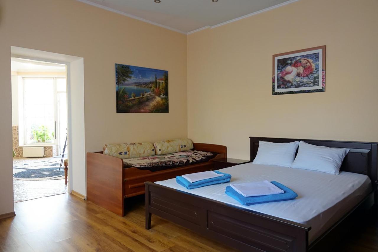 White House Apartments Odessa Extérieur photo