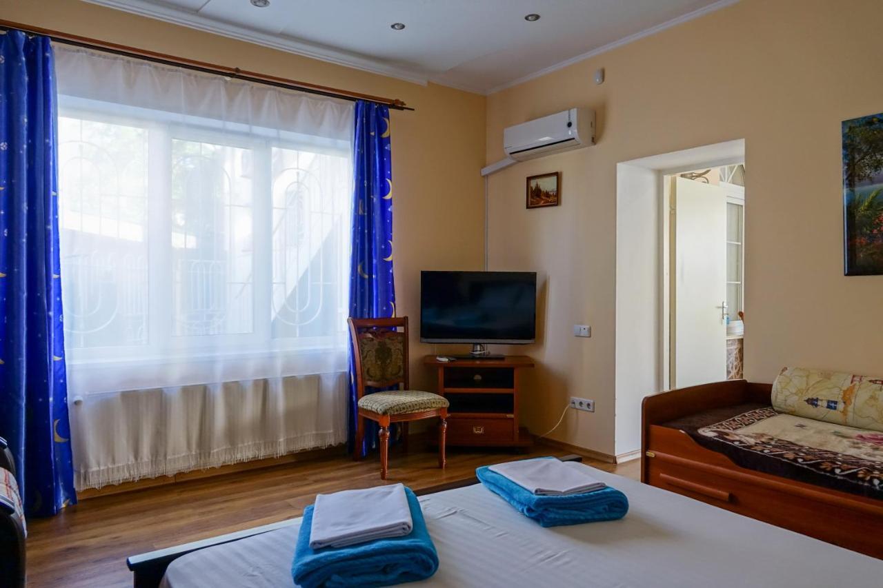 White House Apartments Odessa Extérieur photo