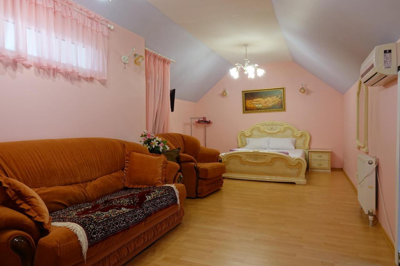 White House Apartments Odessa Extérieur photo