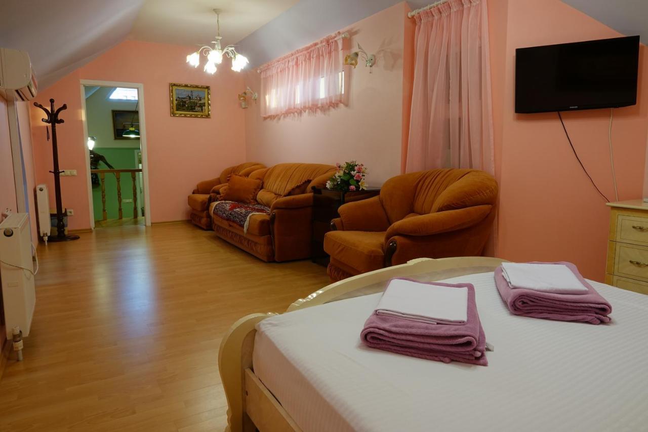 White House Apartments Odessa Extérieur photo
