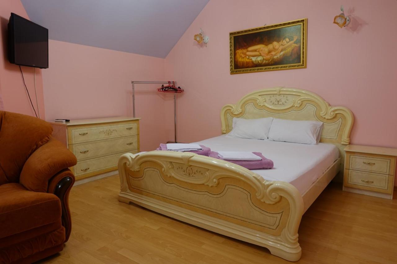 White House Apartments Odessa Extérieur photo