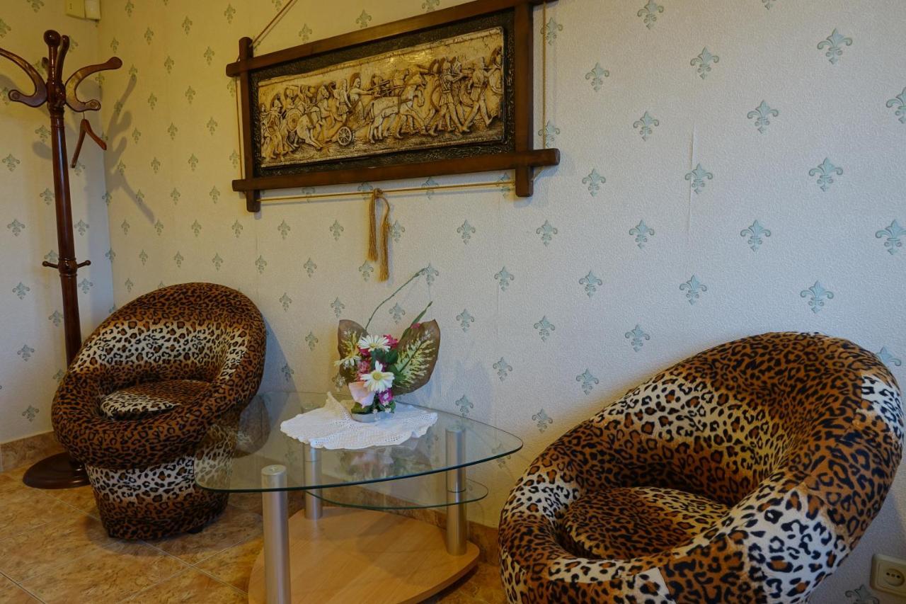White House Apartments Odessa Extérieur photo
