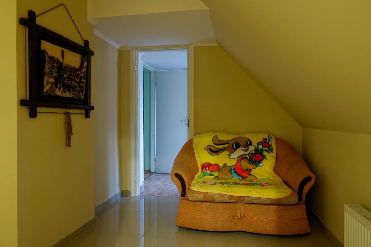 White House Apartments Odessa Extérieur photo