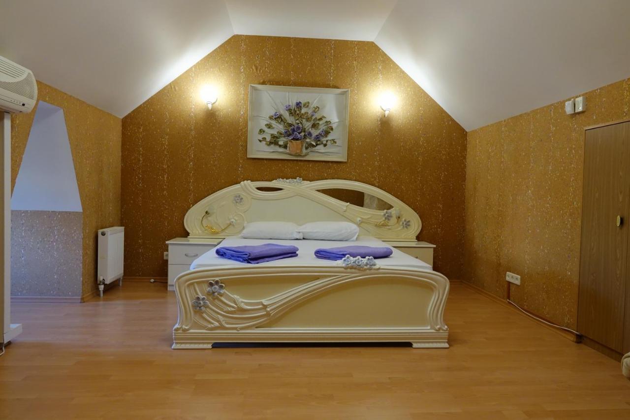 White House Apartments Odessa Extérieur photo