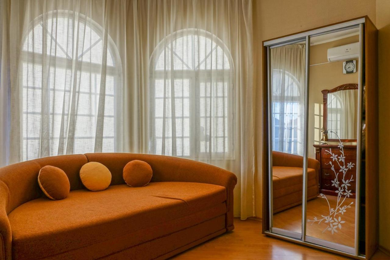 White House Apartments Odessa Extérieur photo