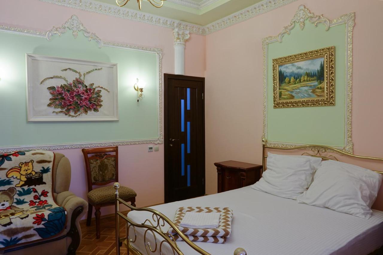 White House Apartments Odessa Extérieur photo