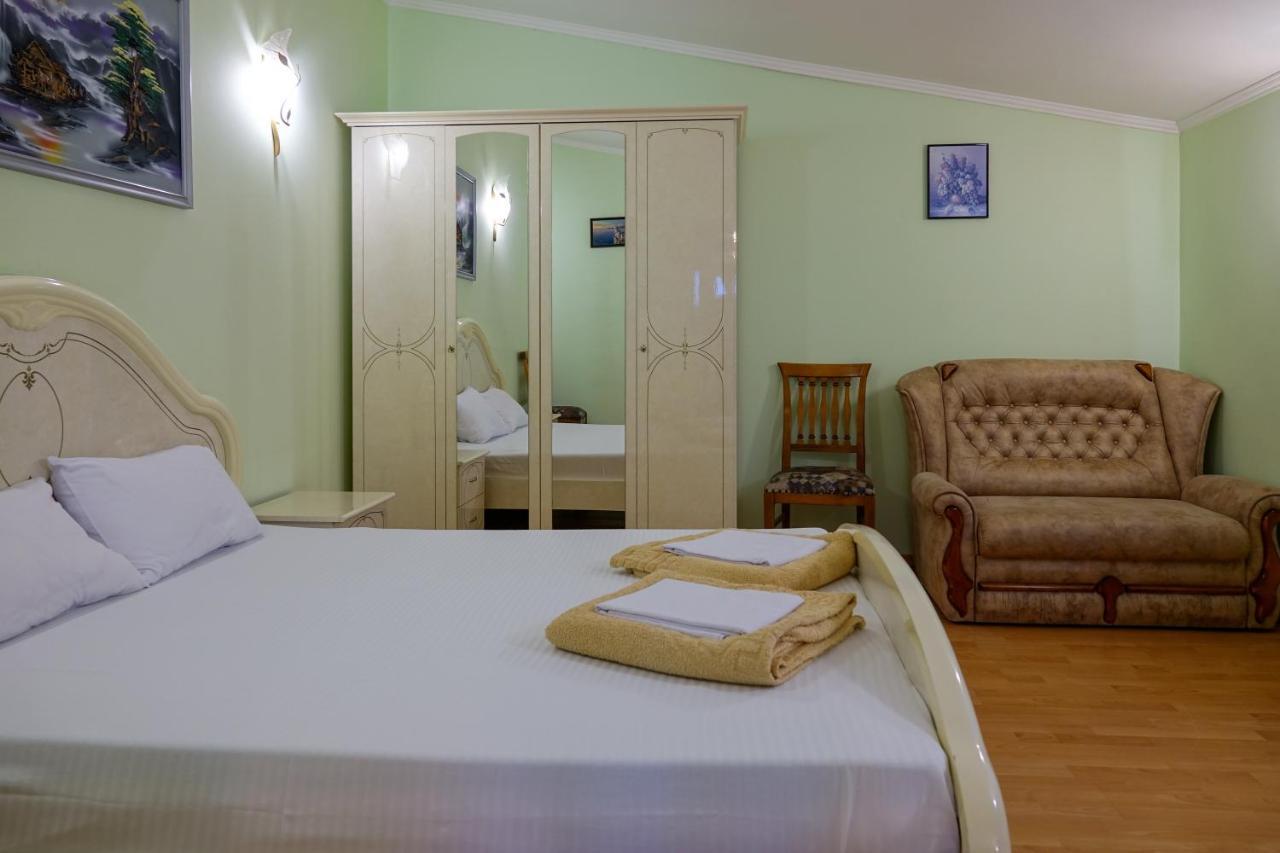 White House Apartments Odessa Extérieur photo